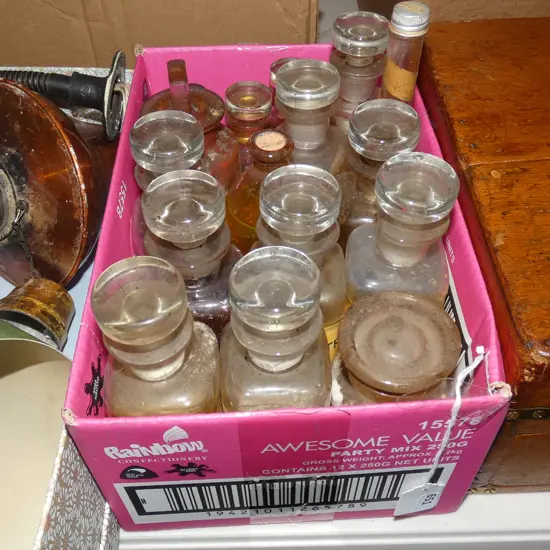 BOX OLD CHEMIST BOTTLES 