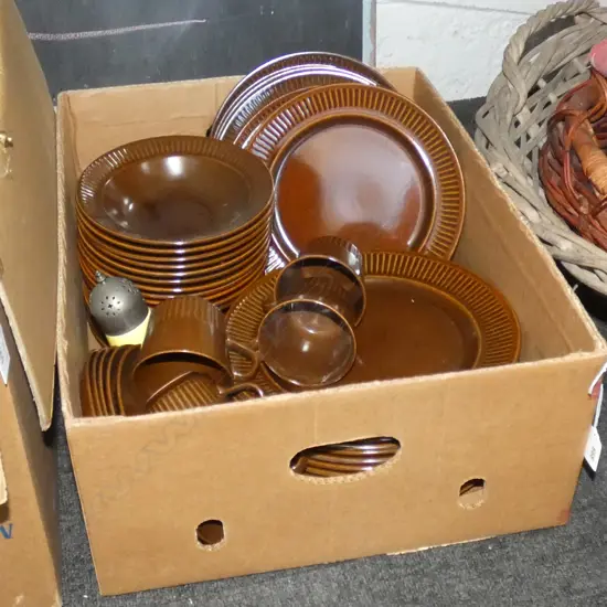 BOX LOT BROWN NZ MADE DINNER SERVICE 