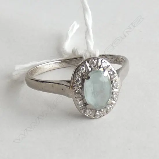 18CT WHITE GOLD AQUAMARINE & DIAMOND RING 3.1 GRAMS