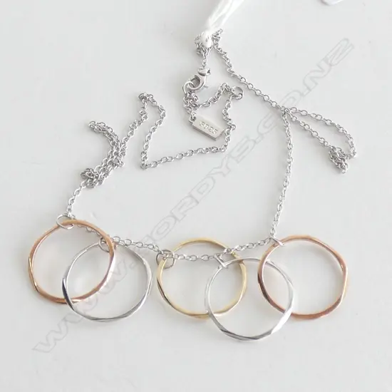 SILVER MULTI CIRCLE NECKLACE