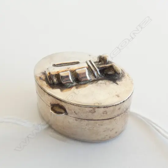 STERLING SILVER PILL BOX (GOLFER)
