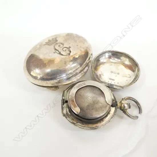 STERLING SILVER SOVEREIGN CASE (AF) AND SILVER PILL BOX