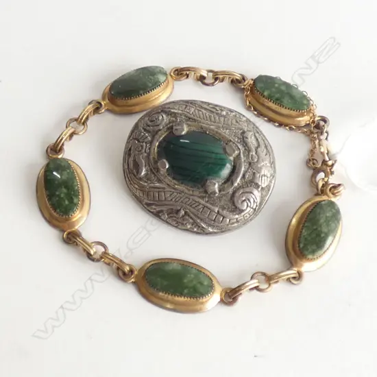 GOLD PLATE BRACELET W GREEN COLOURED STONES & METAL BROOCH