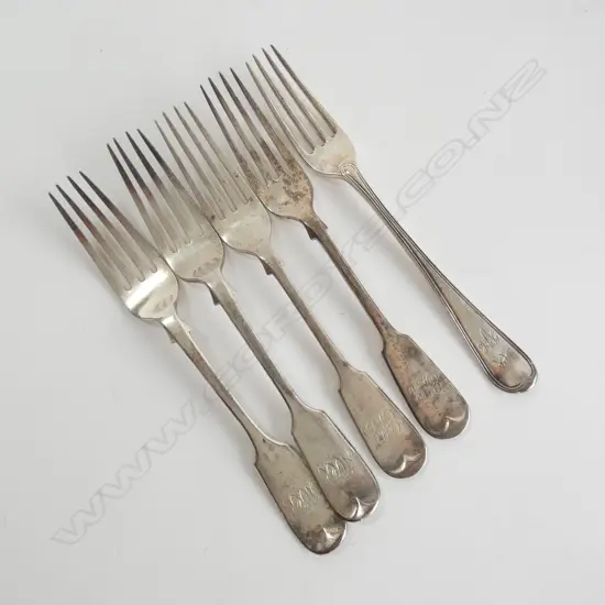 (17757) 5 ASST STG SILVER ENTREE FORKS