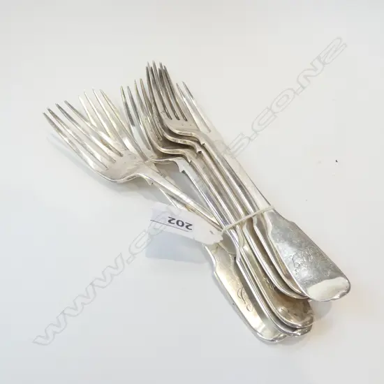 (17577) SEVEN STG SILVER ENTREE FORKS