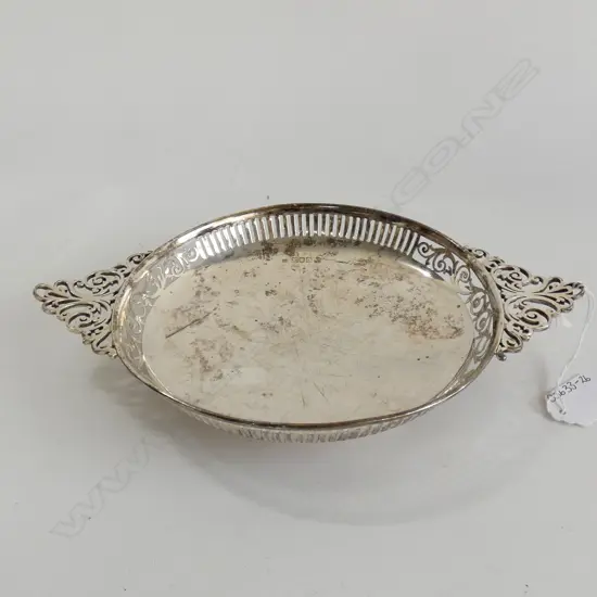 (17763) STG SILVER PIERCED HANDLES & RIMMED DISH L 265MM LONDON 1905