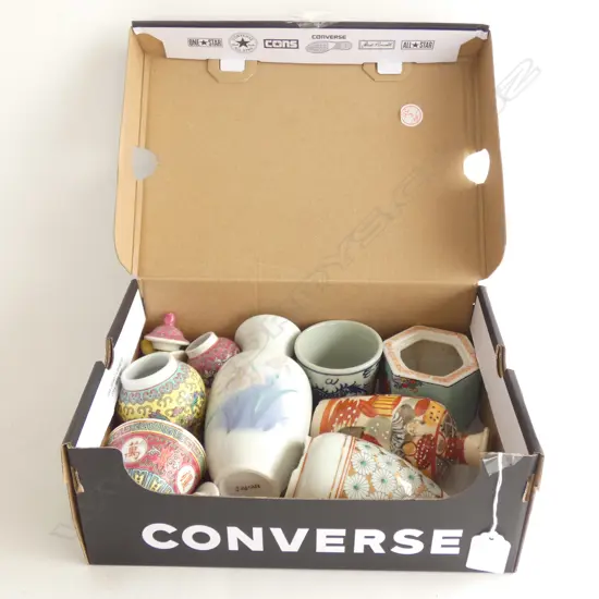 BOX OF ORIENTAL PORCELAIN