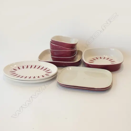 10 PCES RED CROWN LYNN POTTERY