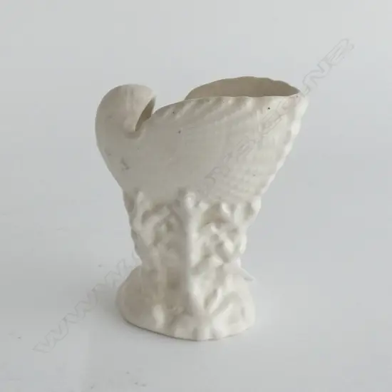 (17781) TITIAN STUDIOS WHITE NAUTILUS VASE H. 110MM