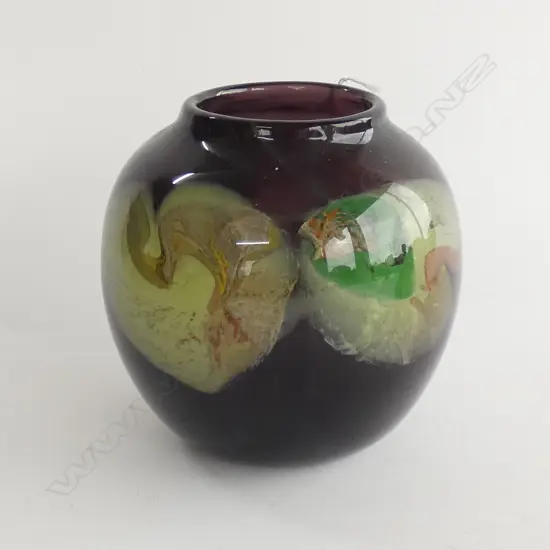 PETER RAOS ART GLASS VASE SIGNED & DATED 1985 H.130mm