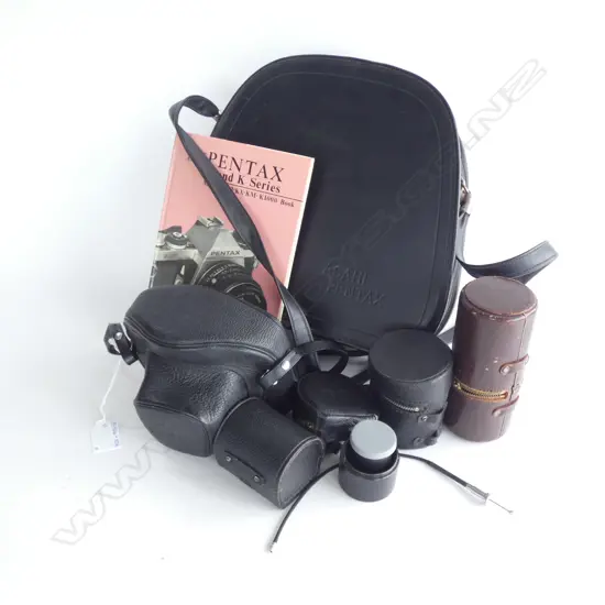 VINTAGE ASAHI PENTAX CAMERA IN CASE W INSTRUCTION BOOKLET & ADDITIONAL LENSES IN CASE