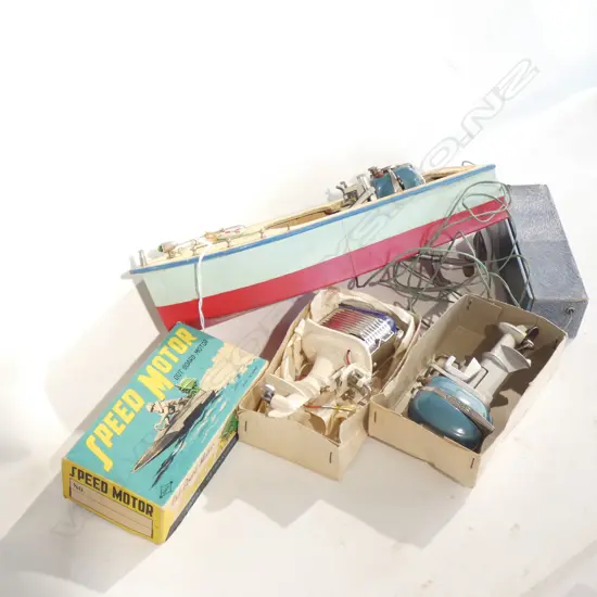VINTAGE TOY BOAT + 3 SPEED MOTORS