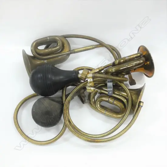 3 VINTAGE STYLE VEHICLE HORNS