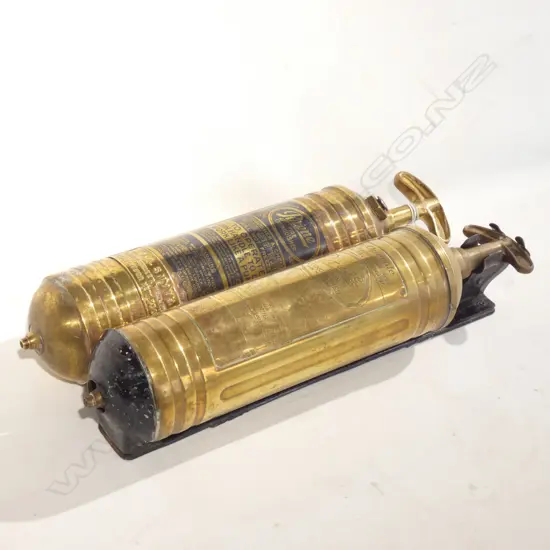 2 VINTAGE PYRENE COPPER FIRE EXTINGUISHERS L.350mm