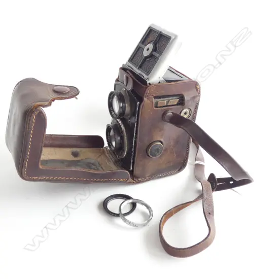 VINTAGE ROLLEIFLEX CAMERA IN LEATHER CASE & FILTERS?