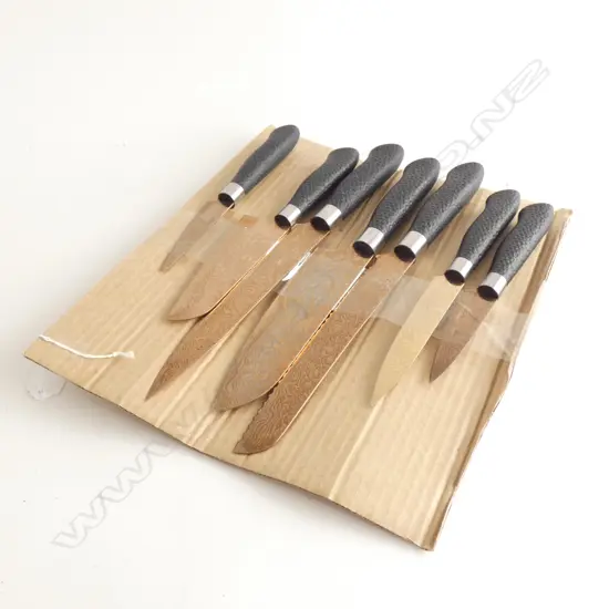 SET OF 7 KITCHEN KNIVES w. PATTERN WELD EFFECT