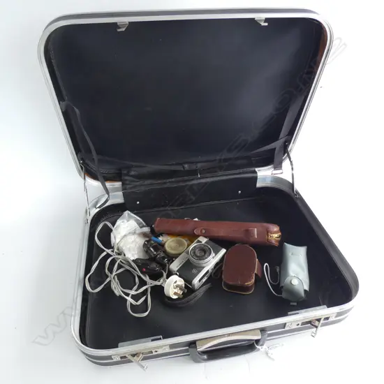 ASSORTED VINTAGE CAMERA  LIGHT METER TRIPOD ETC IN CASE