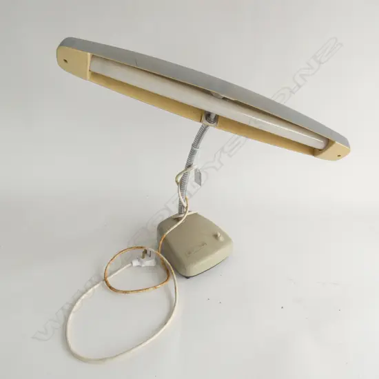 RETRO DESK LAMP