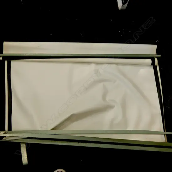 VINTAGE PROJECTOR SCREEN (AF) W 1075MM