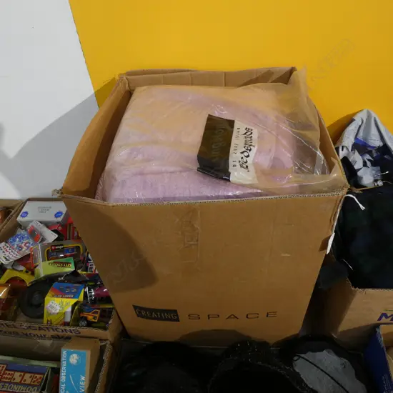 BOX LOT VINTAGE BEDSPREADS