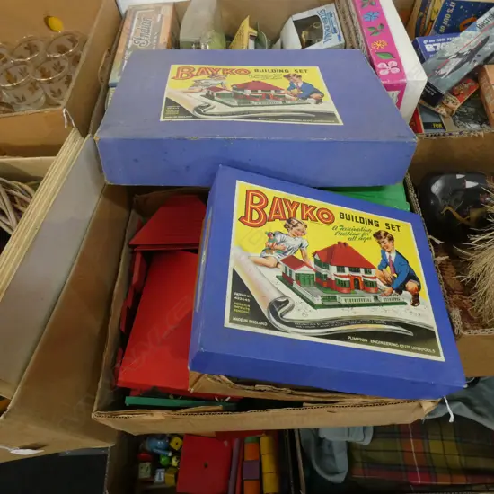 BOX LOT VINTAGE BAYKO BUILDING SET, ETC