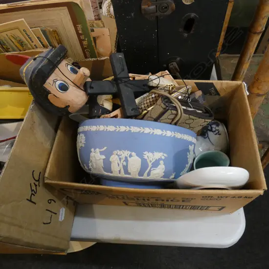 BOX LOT POOLE / BLUE DANUBE JUGS, WEDGWOOD BOWL, OROTON BAGS, PINOCCHIO PUPPET
