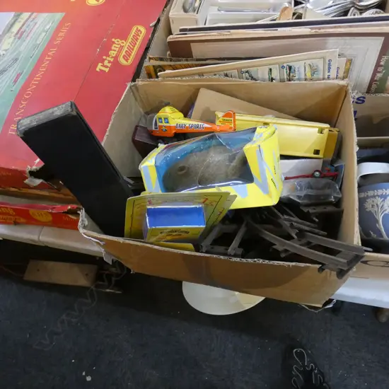 BOX LOT VINTAGE RAILWAY TRAINS / TRACK / MODEL CARS ETC