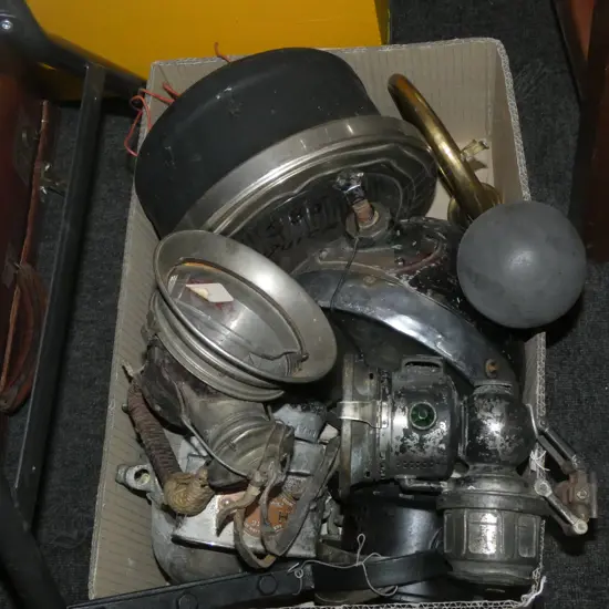 BOX LOT VINTAGE VEHICLE LIGHTS