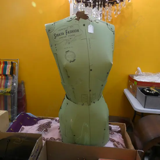 VINTAGE NZ STRATA FASHION PERFECT FIT DRESS FORM H. 720MM