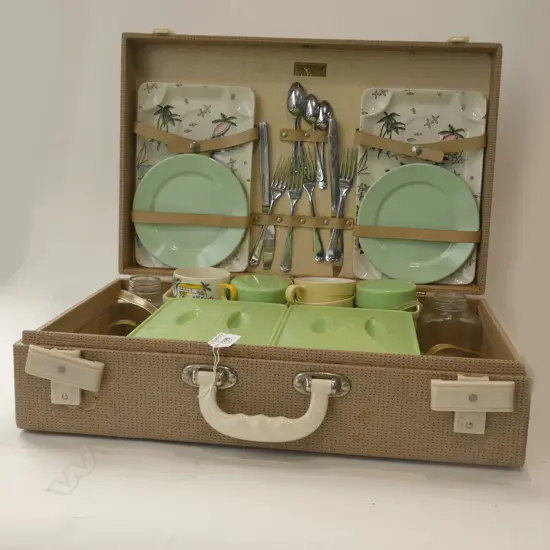 VINTAGE PICNIC CASE; PLASTIC WARE & 'SOUTH PACIFIC' ENGLISH CHINA