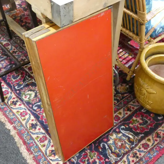 RED FOLDING CARD OR PICNIC TABLE 