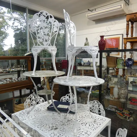 2 ENDERSLEY WHITE PAINTED ALUMINIUM CHAIRS + TABLE 665mm dia