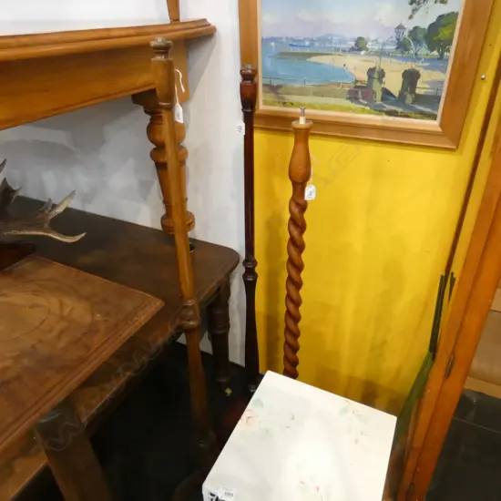 3 STANDARD LAMP BASES (NO SHADES) H.1500mm