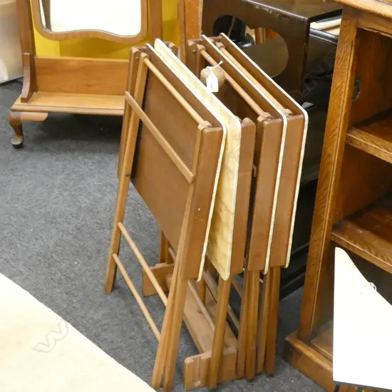 4 SHELL TOPPED WOODEN FOLDING TABLES ON CARRY STAND H.720mm