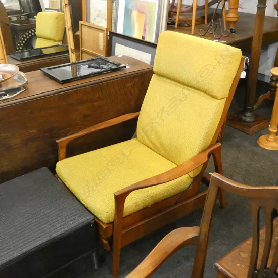 MID CENT. / RETRO CHAIR (RECLINES w. FOOTREST)