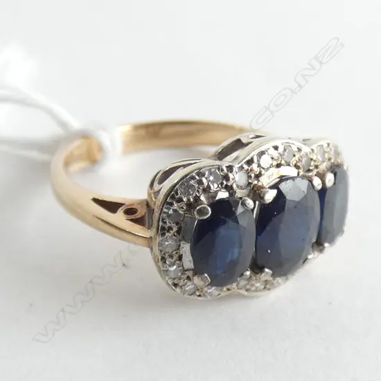 9CT GOLD SAPPHIRE & DIAMOND RING 