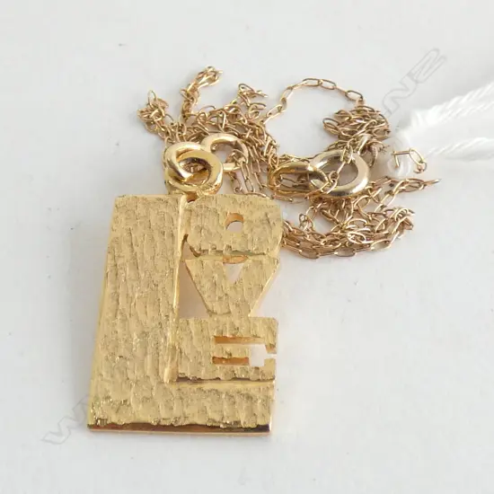 9CT GOLD "LOVE" PENDANT AND CHAIN 2.82gm