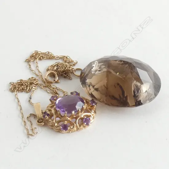 9CT GOLD AMETHYST PENDANT AND CHAIN 3.18gm  PLUS DAMAGED SMOKEY QUARTZ