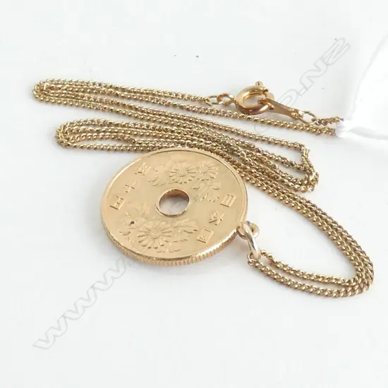 GOLD PLATED JAPANESE 50 YEN COIN ON GILT METAL CHAIN