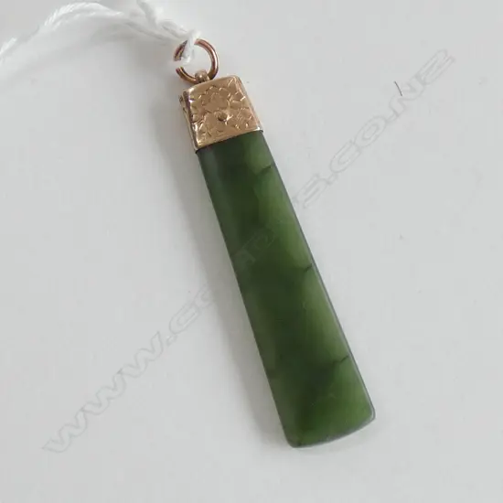 9CT VINTAGE NEPHRITE PENDANT  MAKER'S MARK 'AW'