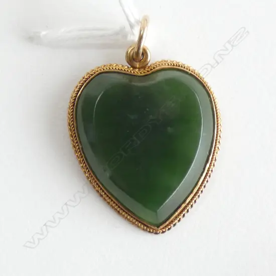 15CT GOLD FRAMED NEPHRITE HEART PENDANT