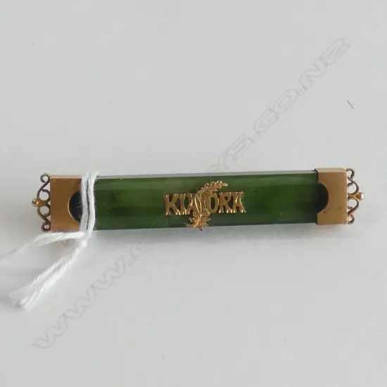 GOLD & NEPHRITE 'KIA ORA' BAR BROOCH