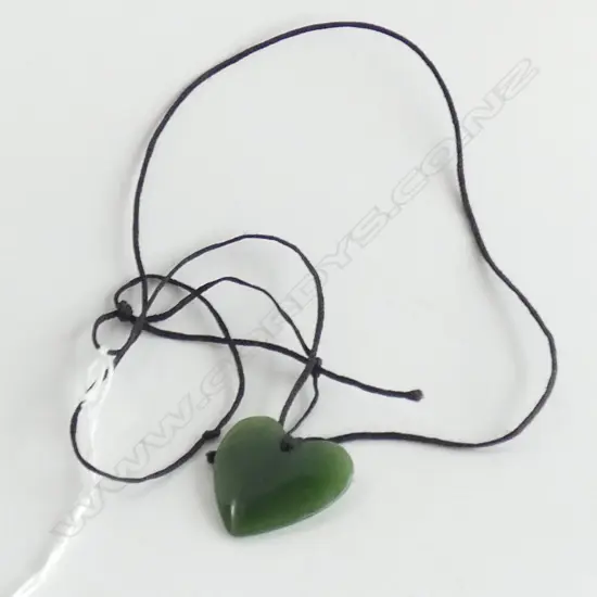 POUNAMU HEART PENDANT