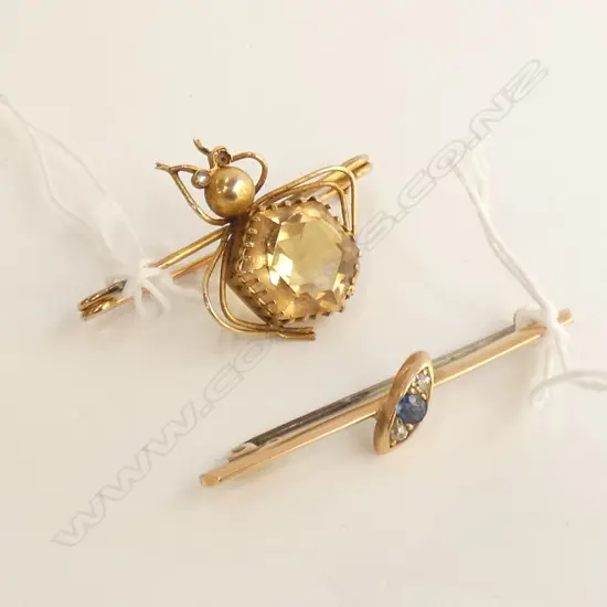 9CT GOLD BUG BROOCH W STONES (A/F) + 9CT TESTED BROOCH W STONES