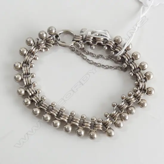 ANTIQUE SILVER BRACELET JUMP RING NEEEDED