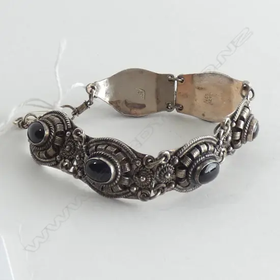 925 SILVER BRACELET WITH ONYX MEDALLIONS 