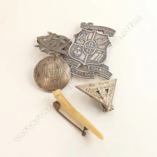 4 ASST OLD STG SILVER BADGES INC. SACRED HEART COLLEGE AUCKLAND TOTAL WGT 19.8GMS + OLD FAUX ANIMAL TOOTH PIN