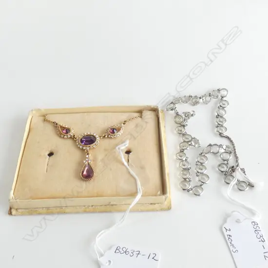VINTAGE COSTUME JEWELLERY RHINESTONE NECKLACE & PURPLE STONE PENDANT