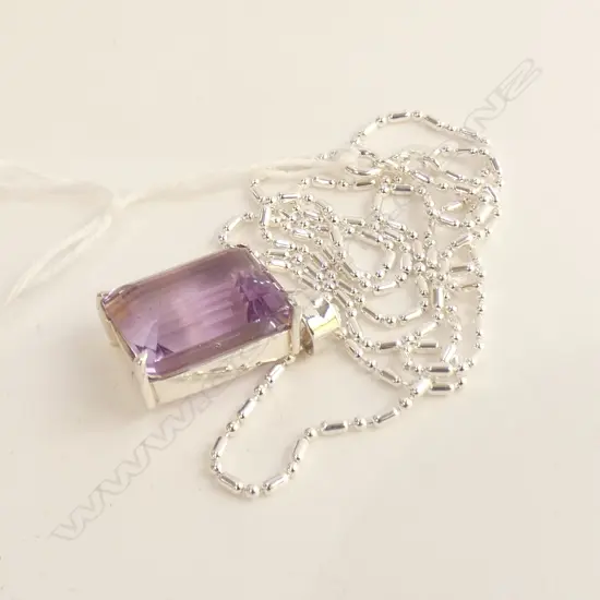 AMETHYST & SILVER PENDANT & CHAIN 