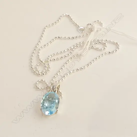BLUE TOPAZ & SILVER PENDANT & CHAIN